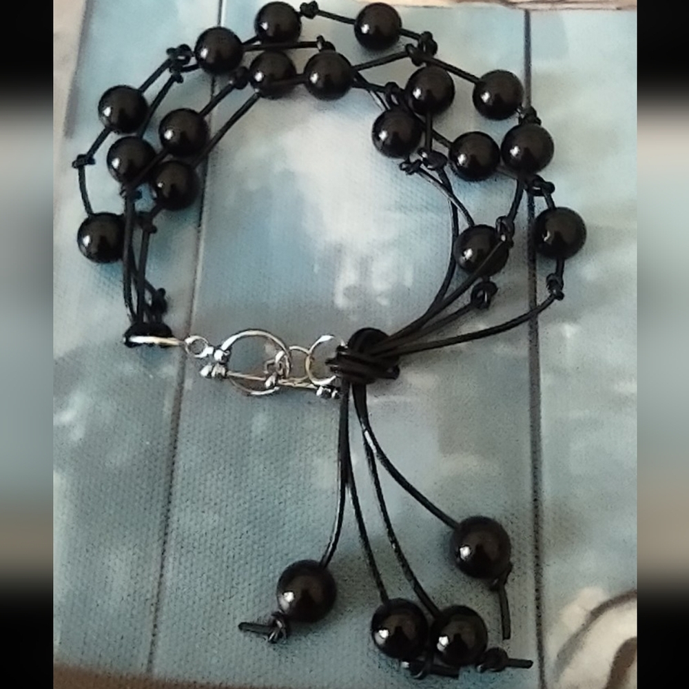 Leather bracelet Leather Bracelet for Women with Interlocking Pattern